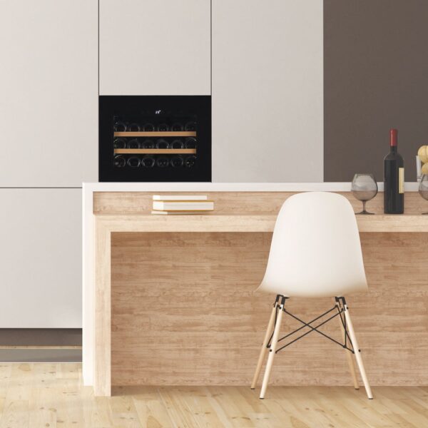 DUNAVOX DAVG-18.46 vinski ormar – detalj police