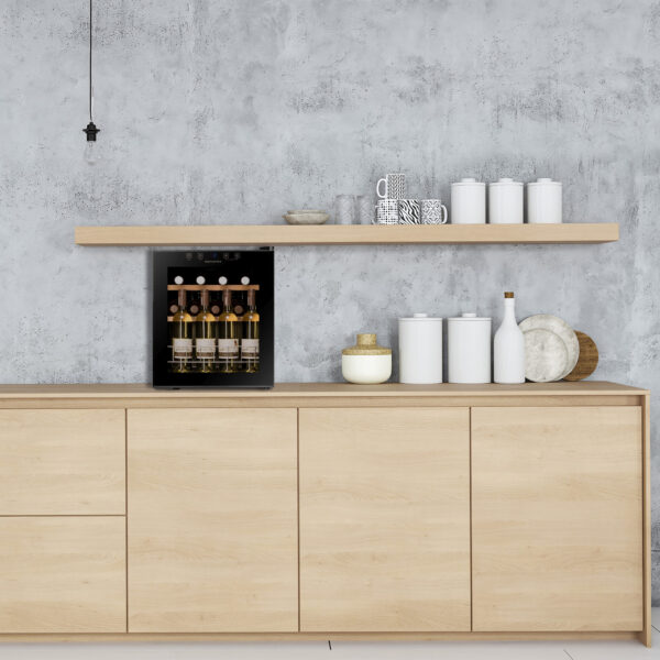 mali vitrinski ormar za vino