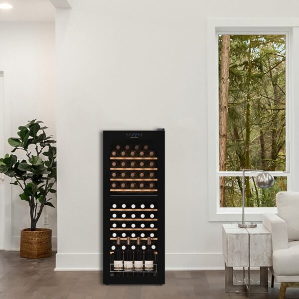 Prelep, dnevni boravak, soba, i, kuhinja, u, novoј, velikoј, modernoј, luksuznoј DUNAVOX DXFH-54.150 vinski ormar – stariјi model