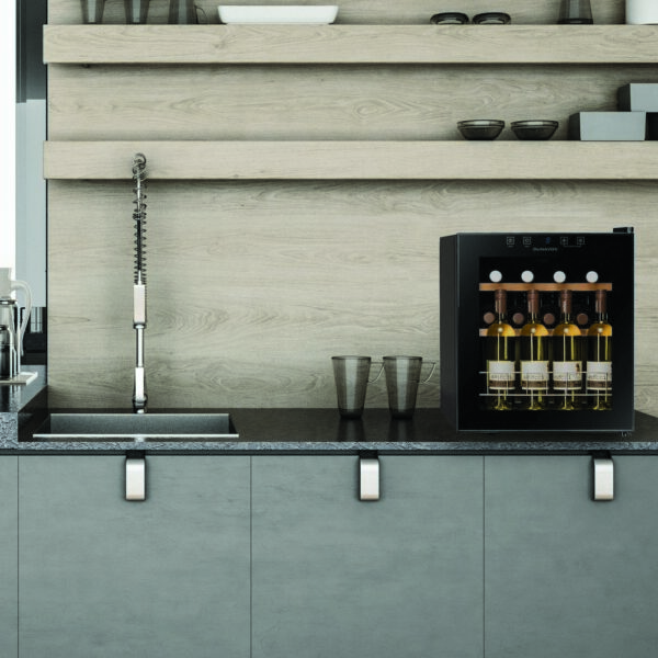 vitrinski ormar za vino