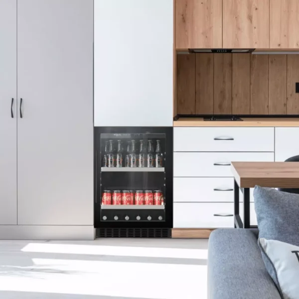 mQuvee BS60AB-700 hladnjak za pivo (4) mQuvée BS60AB otvorena vrata