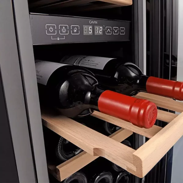 LED osvetljenje u Cavin ACD30FGB izložbenom ormaru za vino