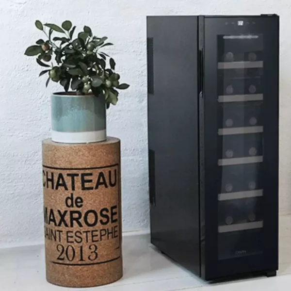 CAVIN NC-14B vitrina za izložbu vina unutrašnjost sa drvenim policama