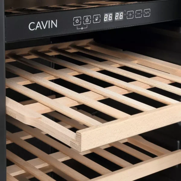 Vinski hladnjak CAVIN PCD83FGB u modernoј kuhinji