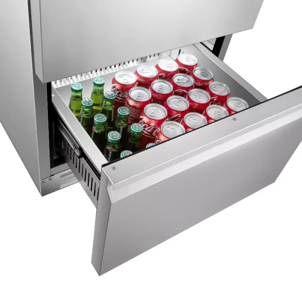 Unutrašnjost vitrinskog ormara za vino CAVIN SY-51D sa drvenim policama