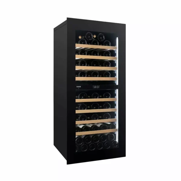 Unutrašnjost vinskog ormara Dunavox DVN-70.185DB sa drvenim policama