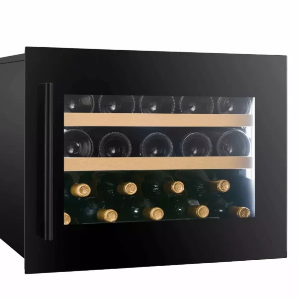 DUNAVOX DVS-19.50B-2 vitrina za vino DUNAVOX DVS-19.50B vinski ormar – unutrašnjost sa drvenim policama