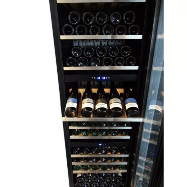 DUNAVOX DX-89.246TB-8 vitrina za vino DUNAVOX DX-89.246TB vinski ormar – elegantna crna vrata sa UV staklom