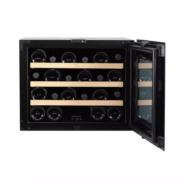 DUNAVOX DXJ-24.51B vitrina za izložbu vina (2) Unutrašnjost vitrinskog frižidera za vino Dunavox DXJ-24.51B sa drvenim policama