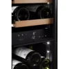 mQuvee WCD30AB-700 vitrina za vino (4) mQuvee WCD30AB-700 vinski ormar unutrašnjost sa drvenim policama