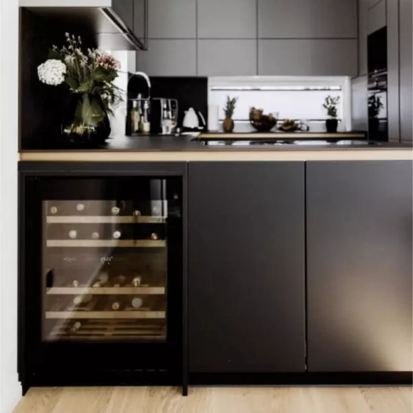 mQuvee WCD60FGBP-700 vinski ormar, prednji pogled