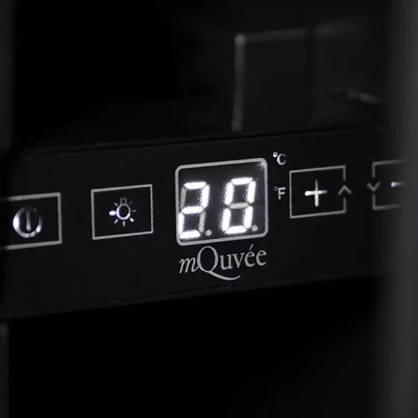 mQuvee WCS15AB-700 vinski ormar-700 unutrašnjost sa drvenim policama