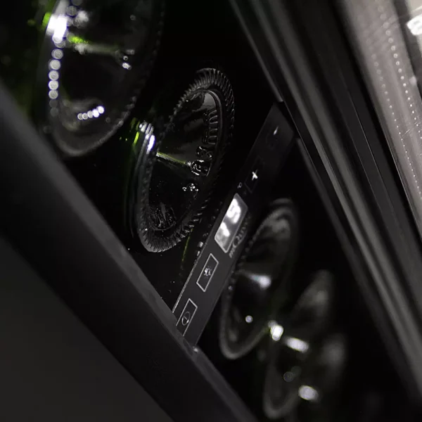 mQuvee WCS15AB-700 vinski ormar kompaktne širine 15 cm