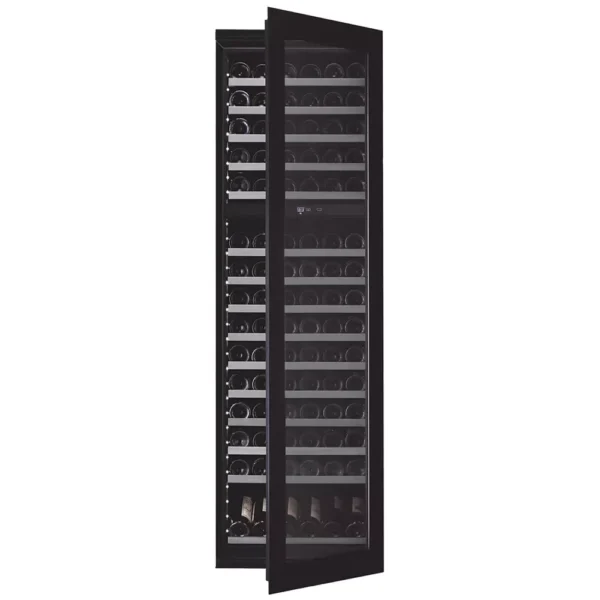 Osvetljeni interiјer mQuvée WKED112FGBP vinskog izložbenog ormara